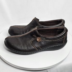 Clarks Collection Women’s Size 8.5 Brown Leather Un Loop Comfort Slip On Loafers